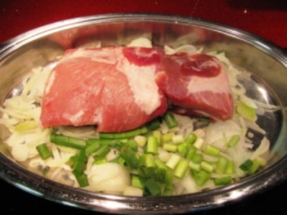 Schweinerippchen mit Apfelrotkraut und Kartoffelstampf à la Biggi - Rezept