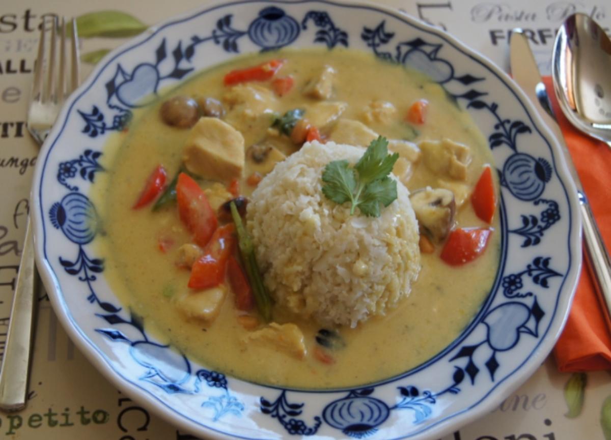 Hähnchenbrustfilet-Curry mit Kokosmilch und Blumenkohl-Reis - Rezept