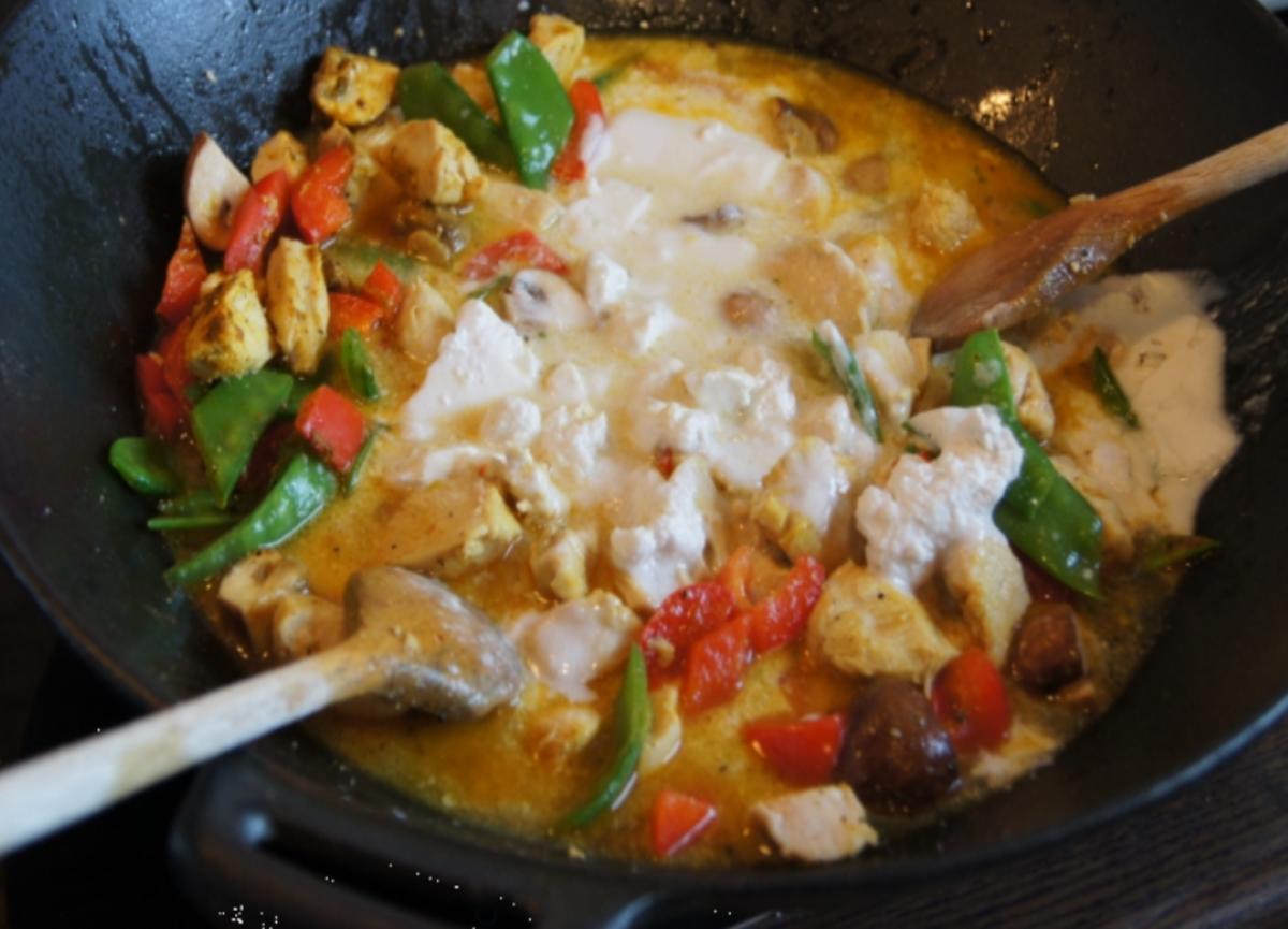 Hähnchenbrustfilet-Curry mit Kokosmilch und Blumenkohl-Reis - Rezept - Bild Nr. 9