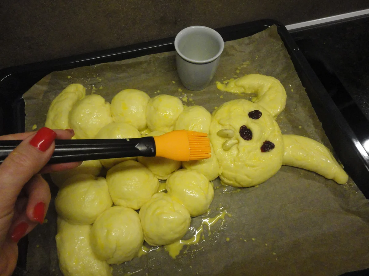 Rezept: Osterhase aus Hefeteig Bild Nr. 7 Osterhase aus Hefeteig - Rezept - Bild Nr. 7