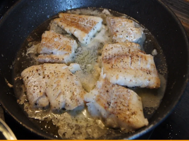 Kabeljaufilet mit Spargel und Kartoffelpilzen - Rezept - Bild Nr. 4