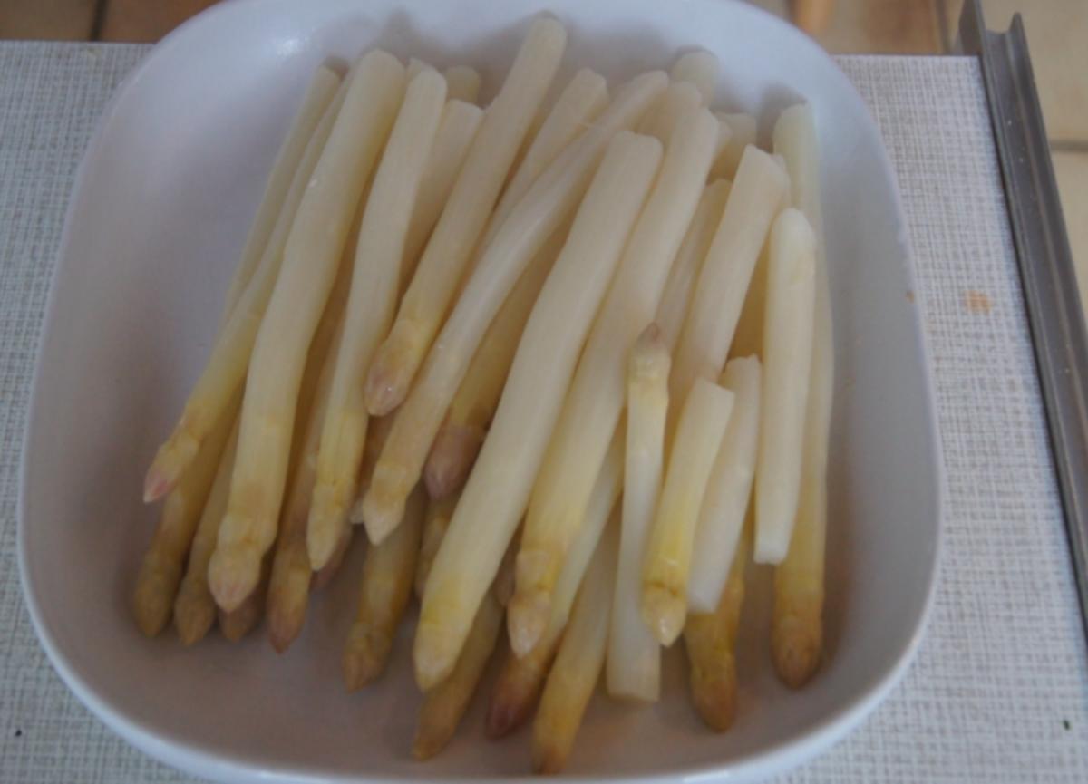 Kabeljaufilet mit Spargel und Kartoffelpilzen - Rezept - Bild Nr. 8
