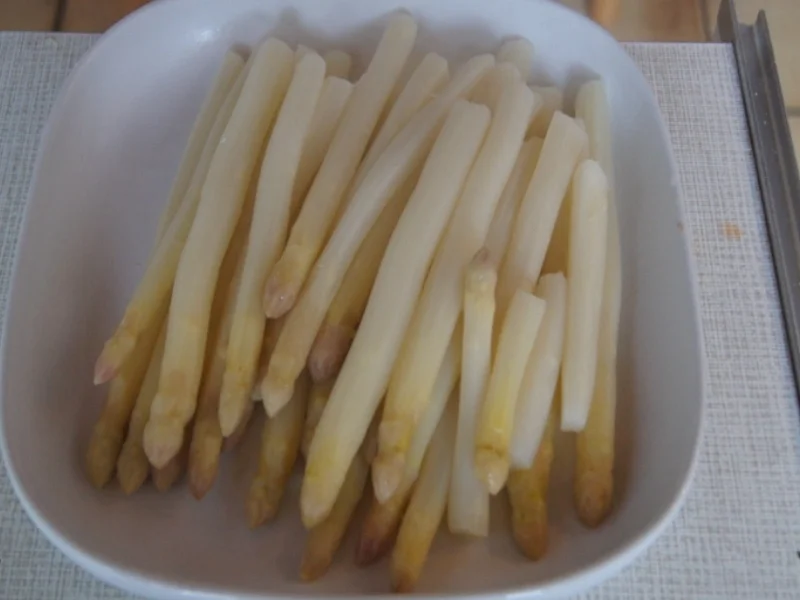 Kabeljaufilet mit Spargel und Kartoffelpilzen - Rezept - Bild Nr. 8