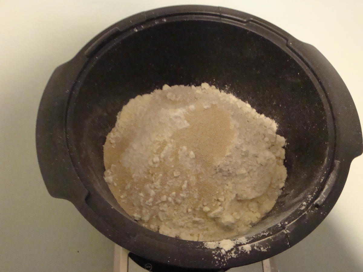 Faltenbrot mit Knoblauch Kräuterbutter - einfach - von erdbeere1706