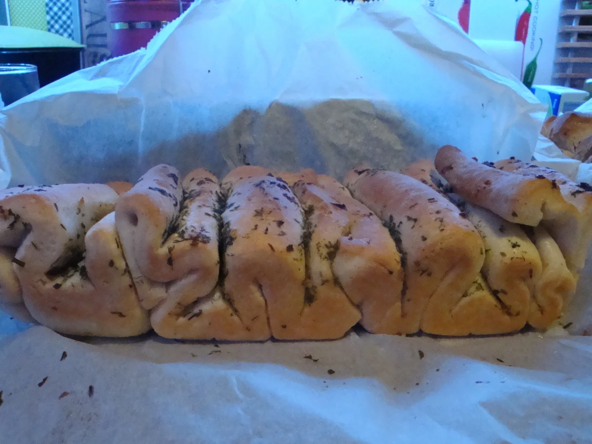 Faltenbrot mit Knoblauch-Kräuterbutter - Rezept - Bild Nr. 11