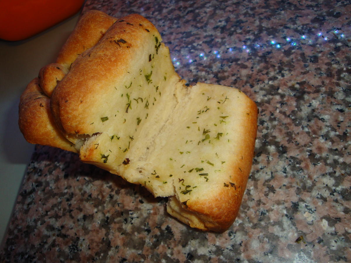 Faltenbrot mit Knoblauch Kräuterbutter - einfach - von erdbeere1706