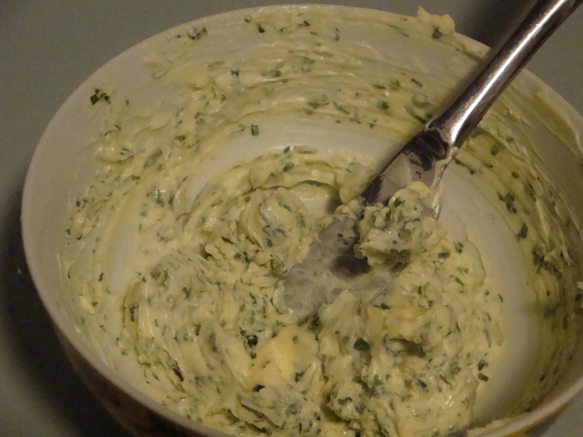Faltenbrot mit Knoblauch Kräuterbutter - einfach - von erdbeere1706