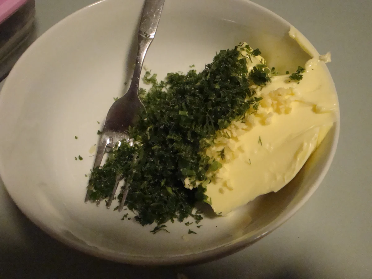 Faltenbrot mit Knoblauch-Kräuterbutter - Rezept - Bild Nr. 17