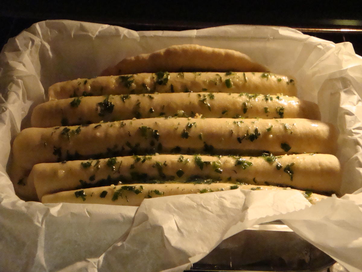 Faltenbrot mit Knoblauch-Kräuterbutter - Rezept - Bild Nr. 23