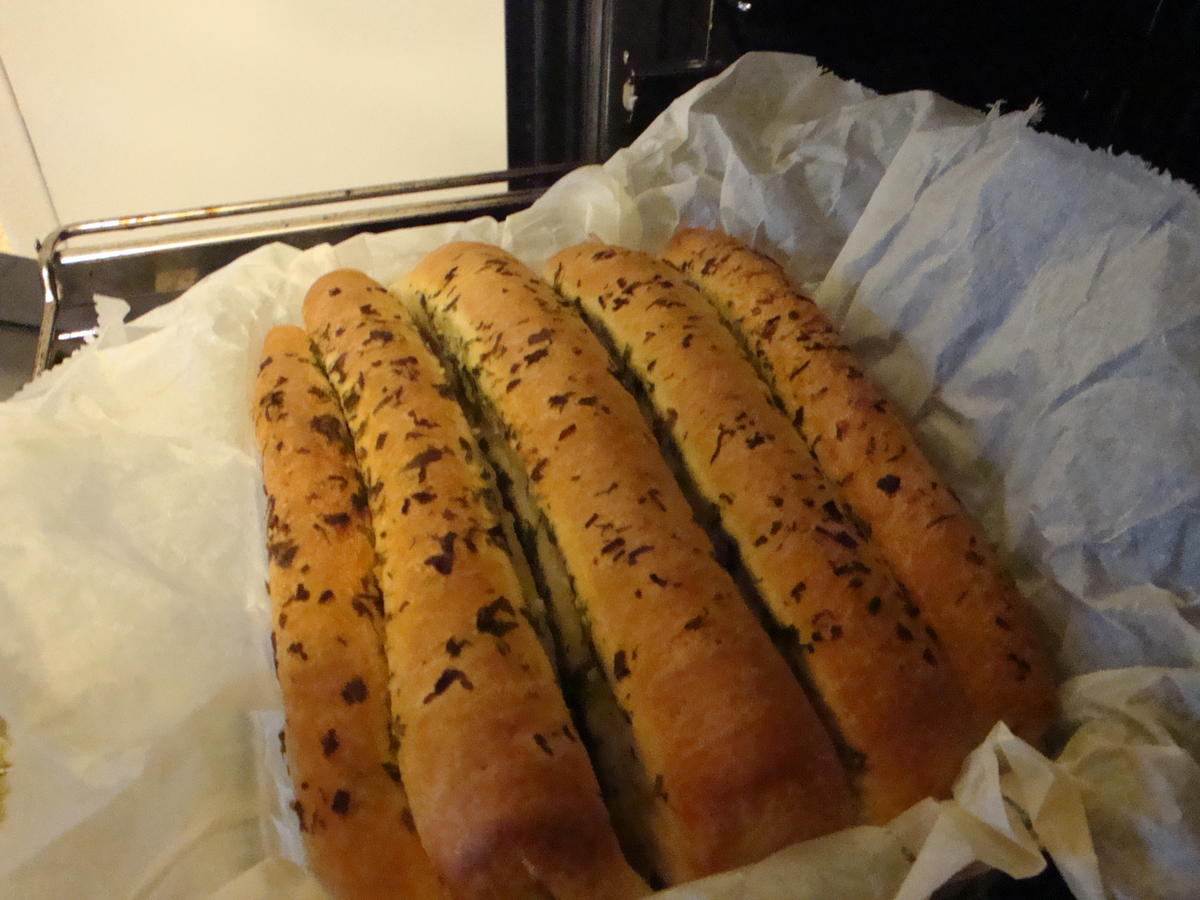 Faltenbrot mit Knoblauch-Kräuterbutter - Rezept - Bild Nr. 24