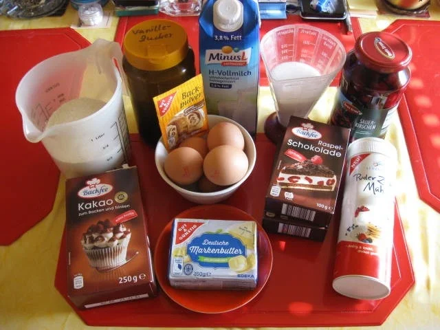 Schoko Kuchen mit Sauerkirschen - Rezept - Bild Nr. 2