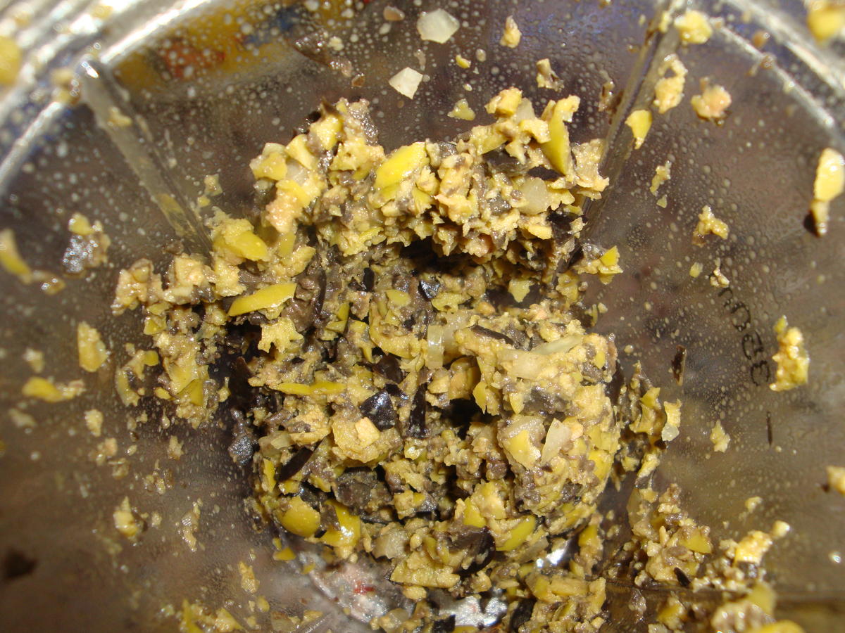 Schafskäse Dip/ Aufstrich mit Paprika/ Knoblauch und Oliven/ Olivenkraut - Rezept - Bild Nr. 5