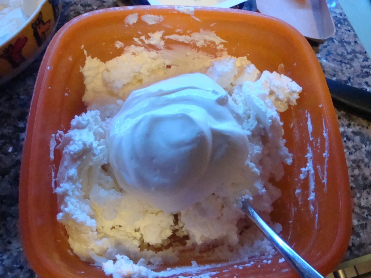 Schafskäse Dip/ Aufstrich mit Paprika/ Knoblauch und Oliven/ Olivenkraut - Rezept - Bild Nr. 8