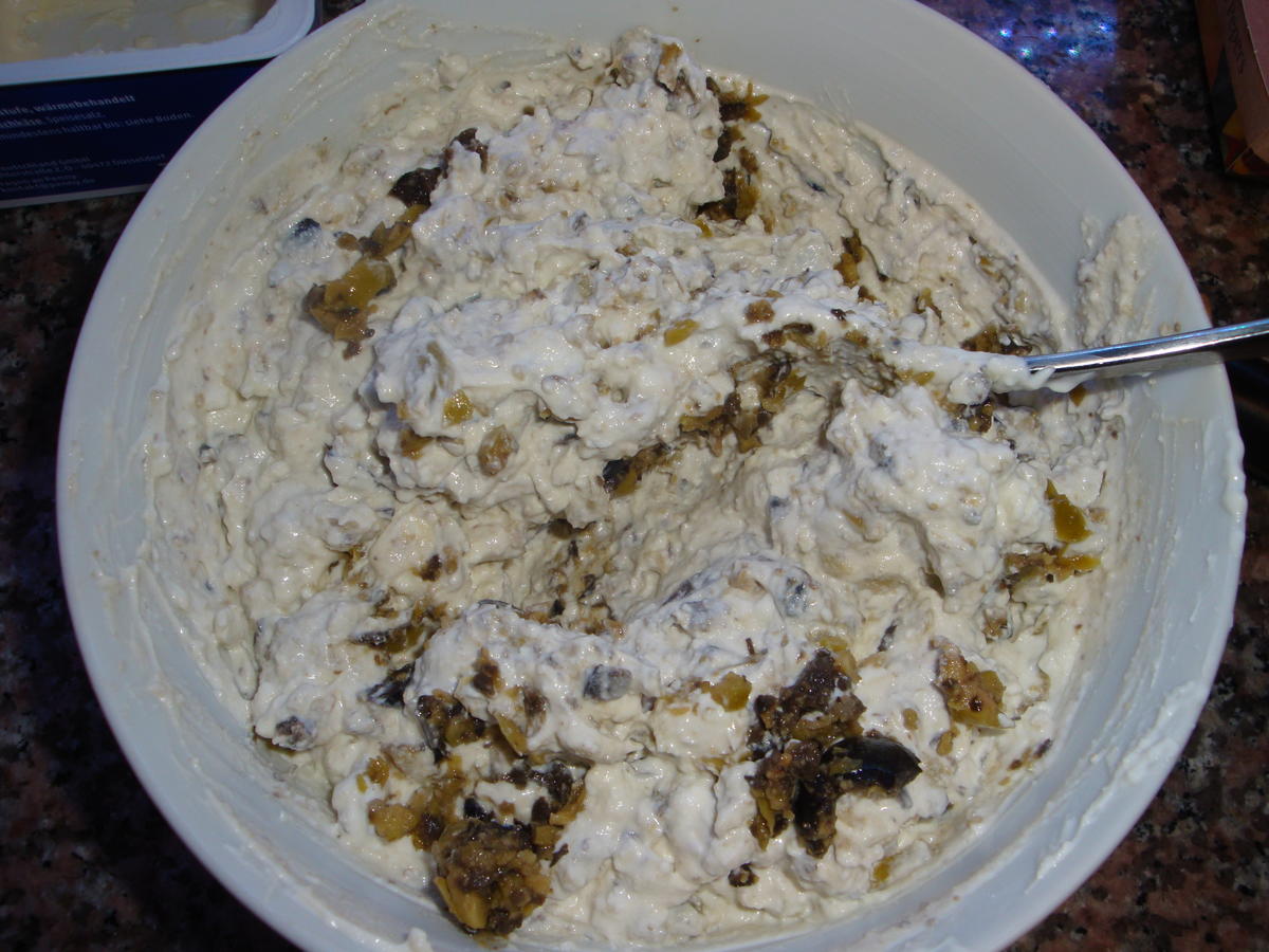 Schafskäse Dip/ Aufstrich mit Paprika/ Knoblauch und Oliven/ Olivenkraut - Rezept - Bild Nr. 10