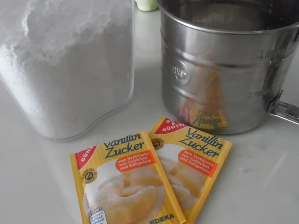 Rezept: Biskotten (Löffelbisquits) Bild Nr. 2 Biskotten (Löffelbisquits) - Rezept - Bild Nr. 2