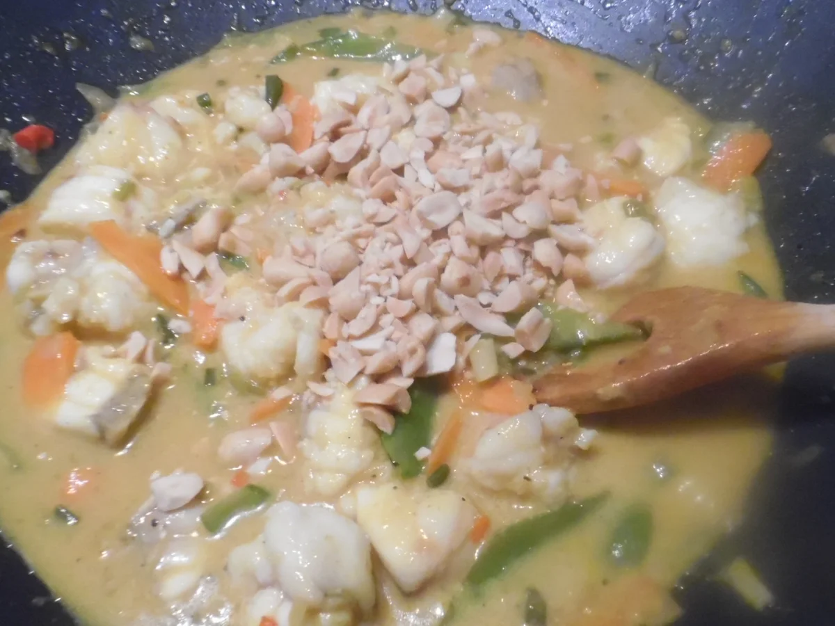 Rezept: Scharfes Fisch-Curry mit gebratenem Eier-Reis Bild Nr. 5 Scharfes Fisch-Curry mit gebratenem Eier-Reis - Rezept - Bild Nr. 5