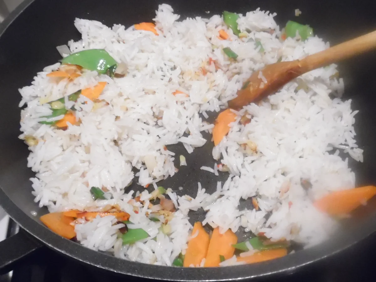 Rezept: Scharfes Fisch-Curry mit gebratenem Eier-Reis Bild Nr. 3 Scharfes Fisch-Curry mit gebratenem Eier-Reis - Rezept - Bild Nr. 3