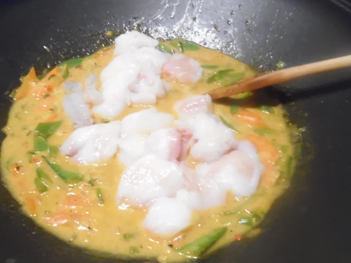 Rezept: Scharfes Fisch-Curry mit gebratenem Eier-Reis Bild Nr. 6 Scharfes Fisch-Curry mit gebratenem Eier-Reis - Rezept - Bild Nr. 6