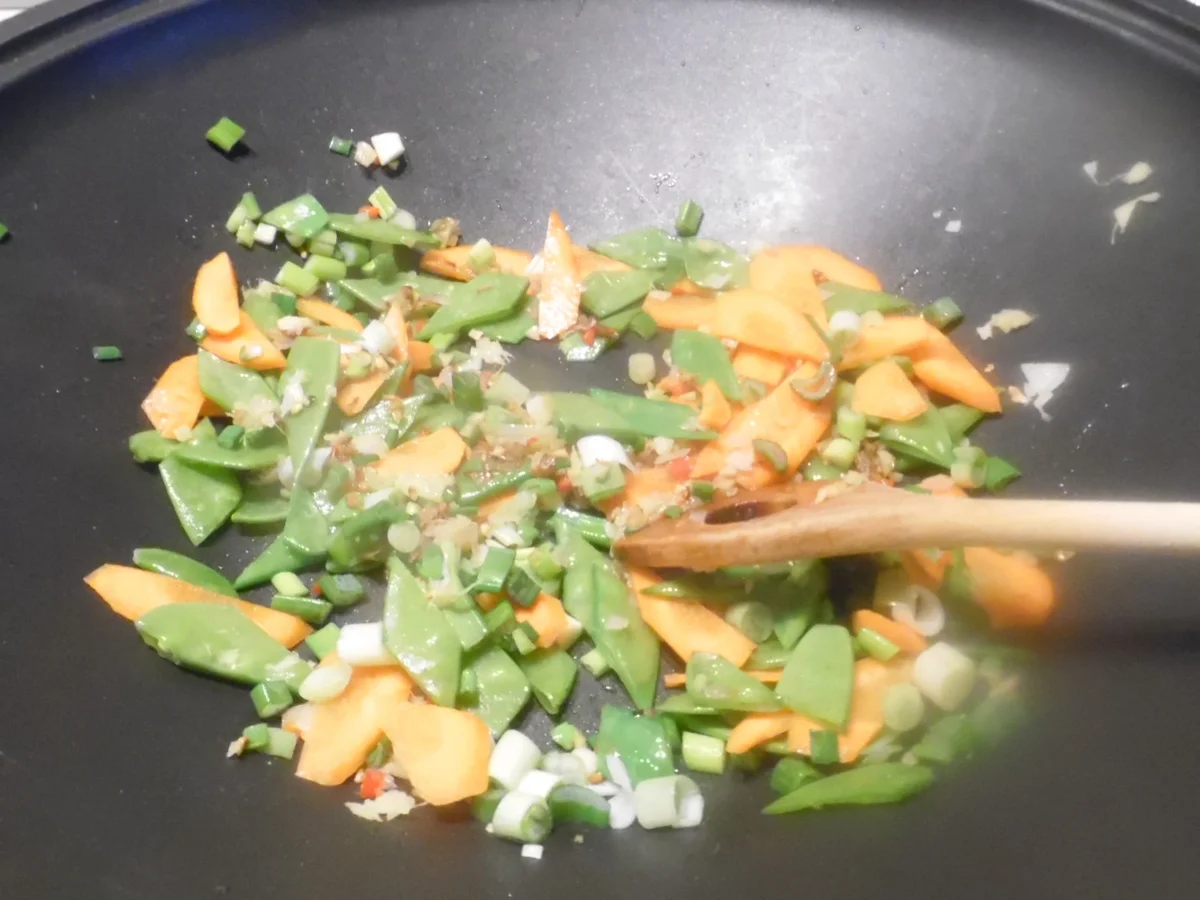 Rezept: Scharfes Fisch-Curry mit gebratenem Eier-Reis Bild Nr. 8 Scharfes Fisch-Curry mit gebratenem Eier-Reis - Rezept - Bild Nr. 8