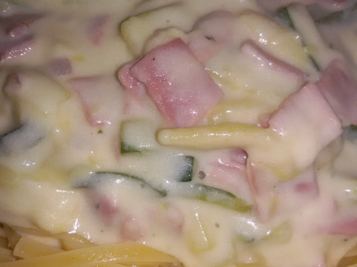 Zucchini - Schinken Soße  - Rezept - Bild Nr. 3