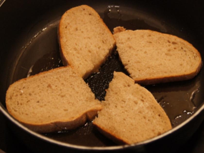 Geröstetes Knoblauchbrot mit gemischten Salat - einfach - von MausVoh