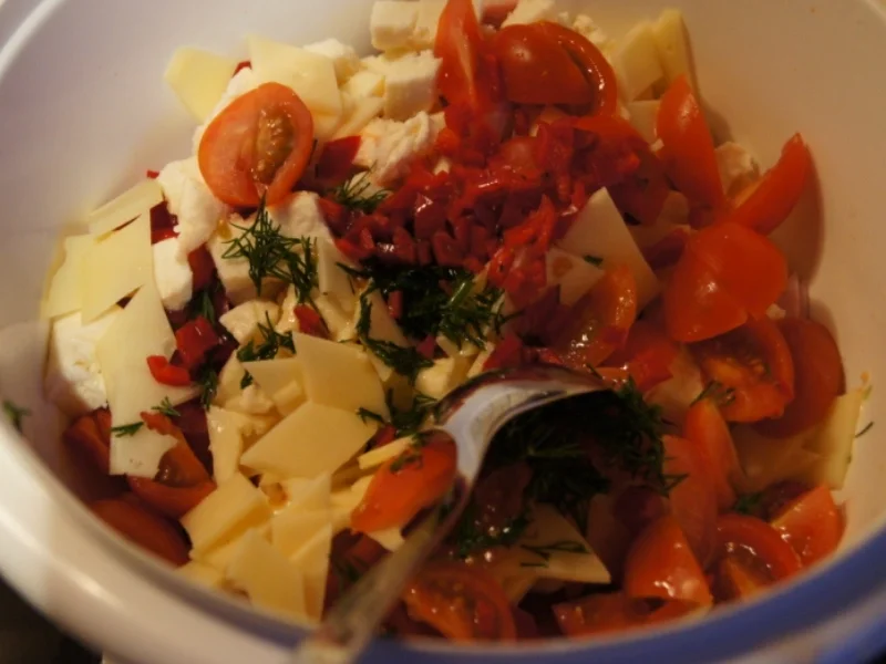 Geröstetes Knoblauchbrot mit gemischten Salat - Rezept - Bild Nr. 6