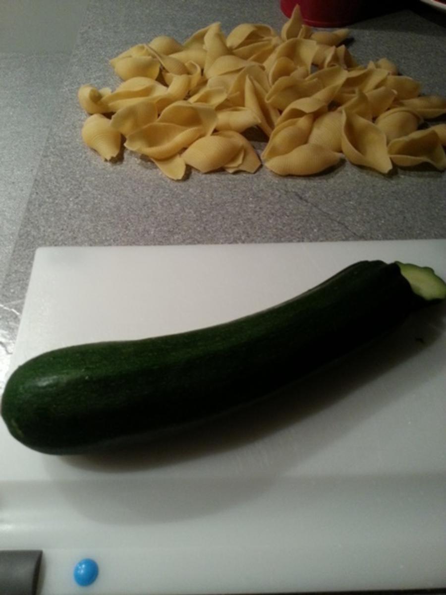 Bilder für Biggi`s Pasta = Pasta mit Zucchinigemüse - Rezept