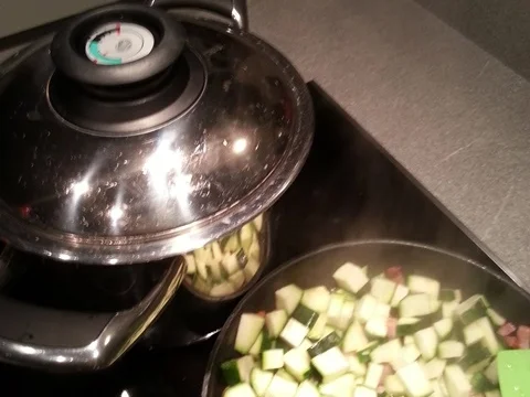 Rezept: Pasta mit Zucchini Gemüse Bild Nr. 8 Pasta mit Zucchini Gemüse - Rezept - Bild Nr. 8