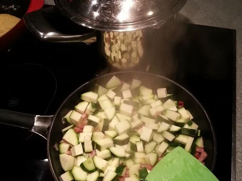 Rezept: Pasta mit Zucchini Gemüse Bild Nr. 9 Pasta mit Zucchini Gemüse - Rezept - Bild Nr. 9