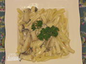 Pasta mit Pilz Sahne Soße und Salat (Helena Fürst) - Rezept
