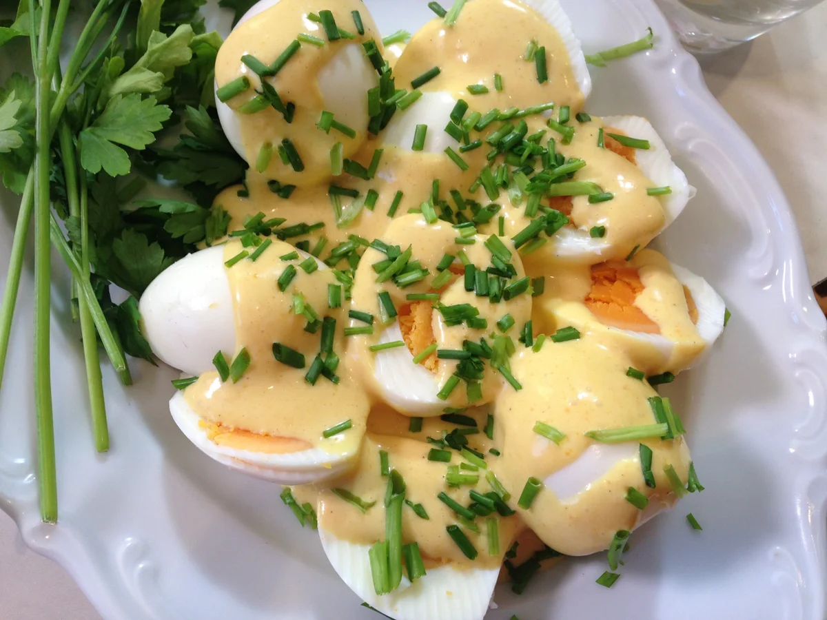 Ostereier-Recycling: Soße Hollandaise, Eier im Glas und in Senfsoße - Rezept
