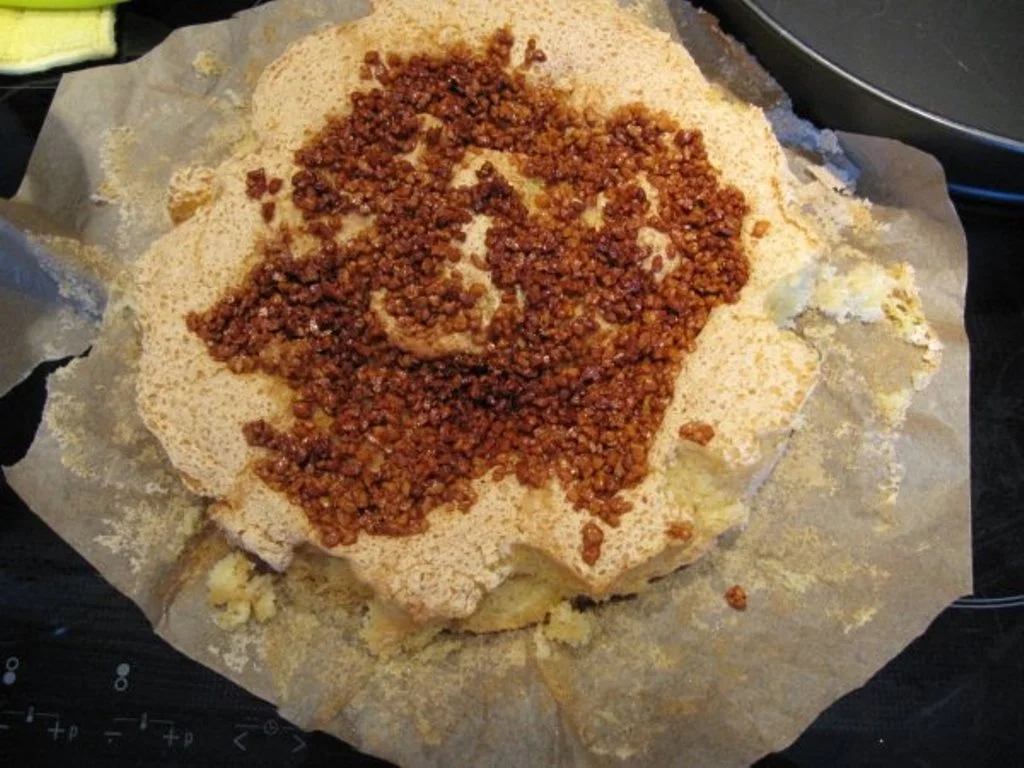 Rezept: Biskuit Krokant Creme Kuchen Bild Nr. 8 Biskuit Krokant Creme Kuchen - Rezept - Bild Nr. 8