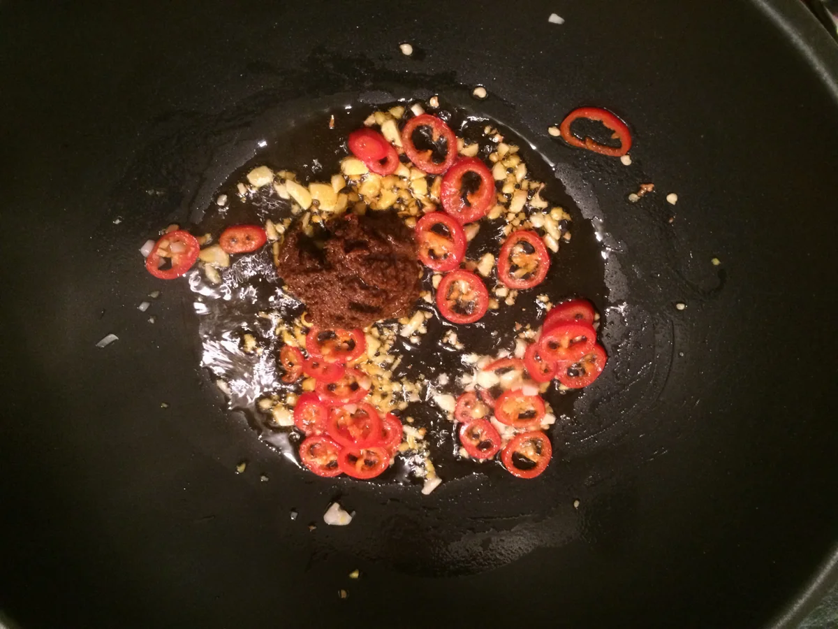 Rezept: Rotes Curry mit Rinderfilet, Blumenkohl und Broccoli Bild Nr. 2 Rotes Curry mit Rinderfilet, Blumenkohl und Broccoli - Rezept - Bild Nr. 2