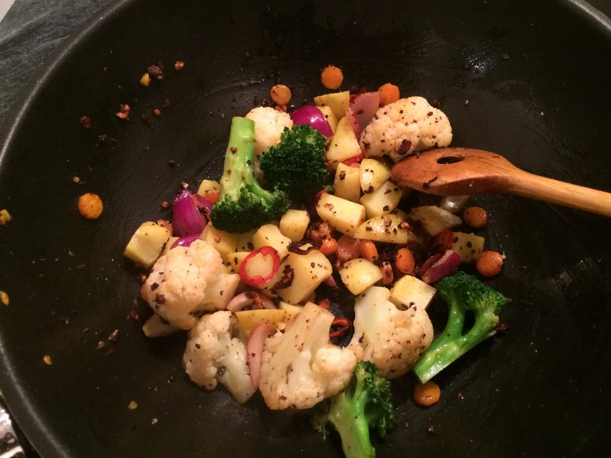 Rezept: Rotes Curry mit Rinderfilet, Blumenkohl und Broccoli Bild Nr. 4 Rotes Curry mit Rinderfilet, Blumenkohl und Broccoli - Rezept - Bild Nr. 4