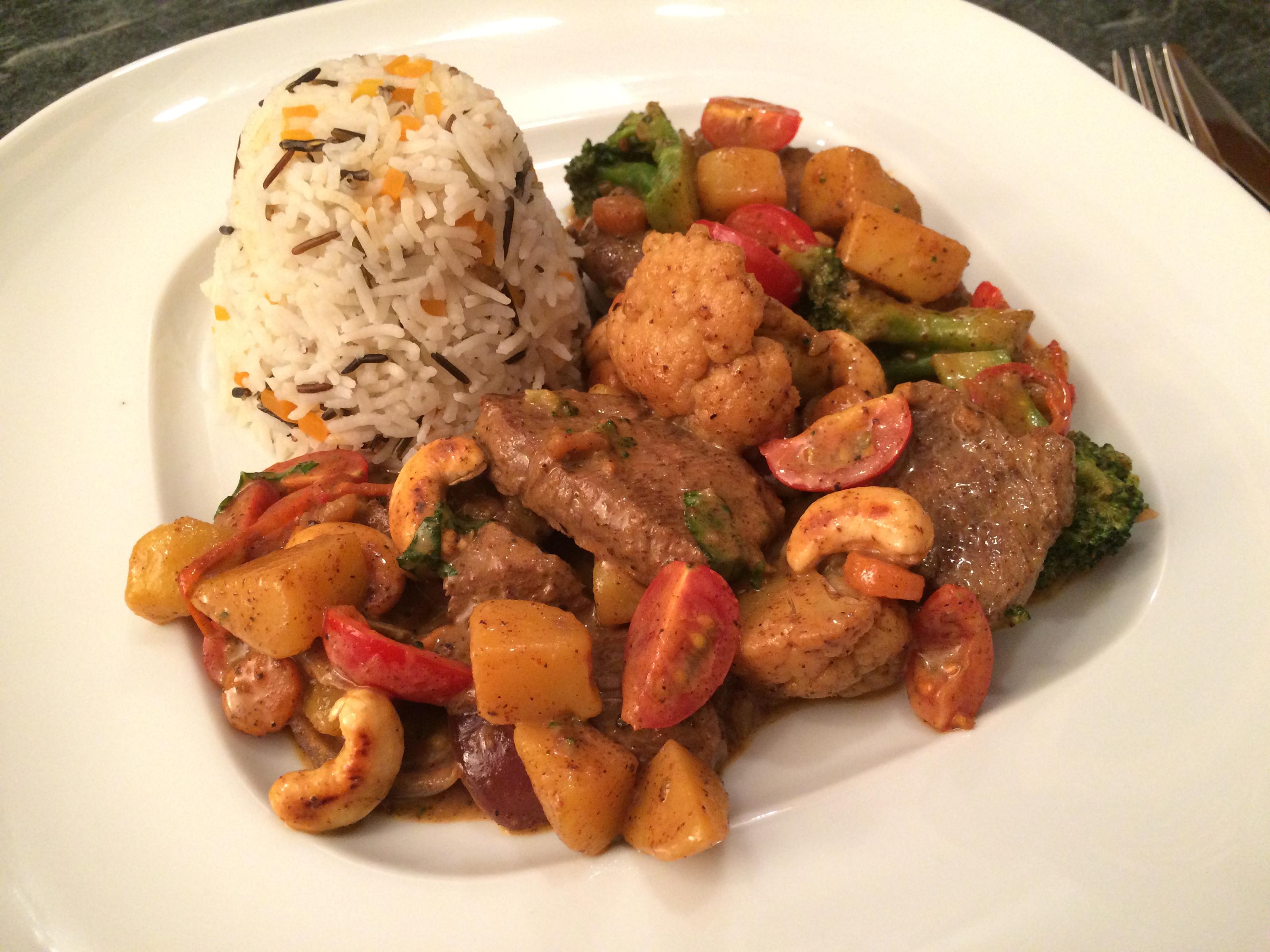 Bilder für Rotes Curry mit Rinderfilet, Blumenkohl und Broccoli - Rezept