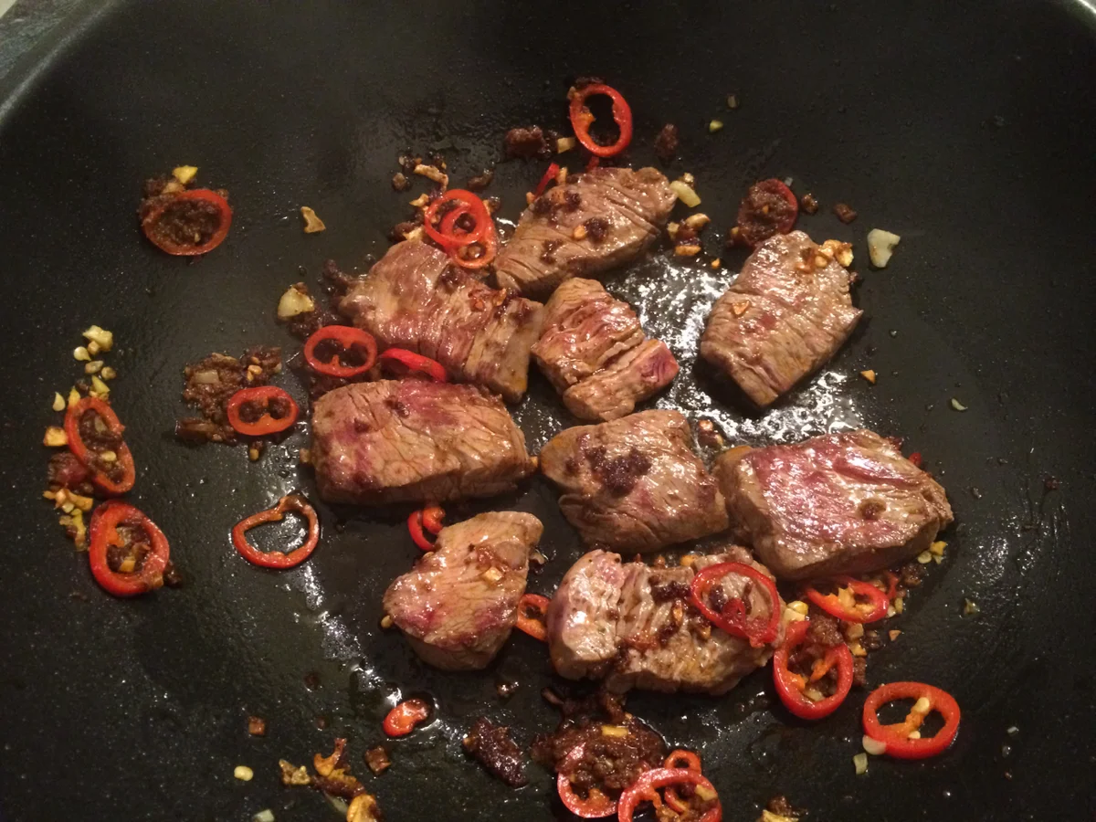 Rezept: Rotes Curry mit Rinderfilet, Blumenkohl und Broccoli Bild Nr. 3 Rotes Curry mit Rinderfilet, Blumenkohl und Broccoli - Rezept - Bild Nr. 3