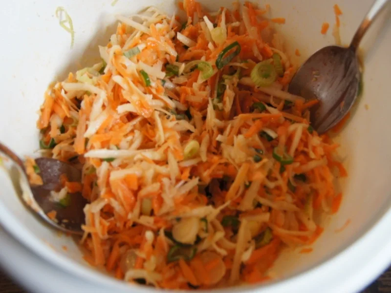 Quark-Spinat-Puffer mit Rohkostsalat - Rezept - Bild Nr. 13