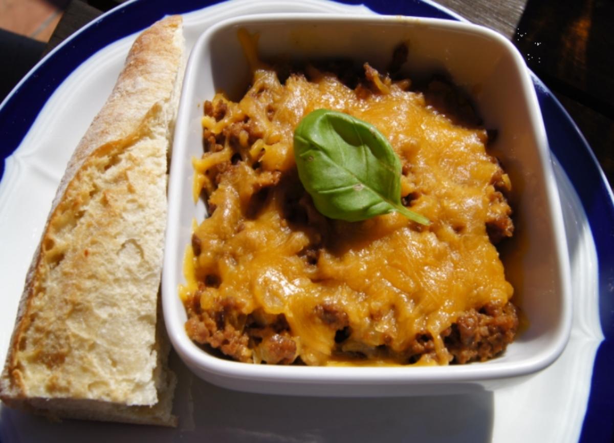 Mini-Auberginen-Auflauf mit Mini-Romana-Salat - Rezept - kochbar.de