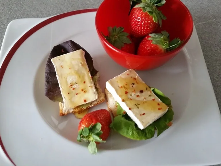 Ein mit Camenbert belegtes Baguette - Rezept - Bild Nr. 8