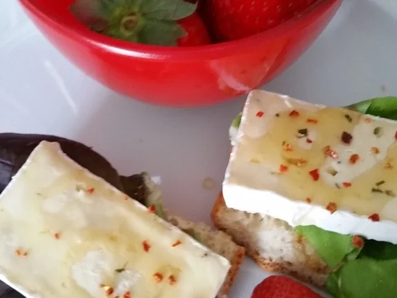 Ein mit Camenbert belegtes Baguette - Rezept - Bild Nr. 7