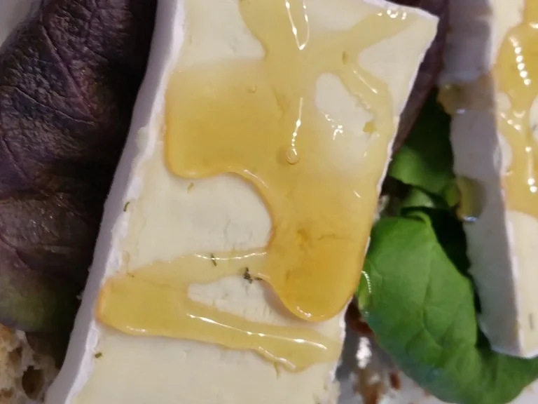 Ein mit Camenbert belegtes Baguette - Rezept - Bild Nr. 6