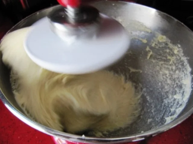 Süsses Weisses Brot zu Weihnachten oder Ostern - Rezept - Bild Nr. 2