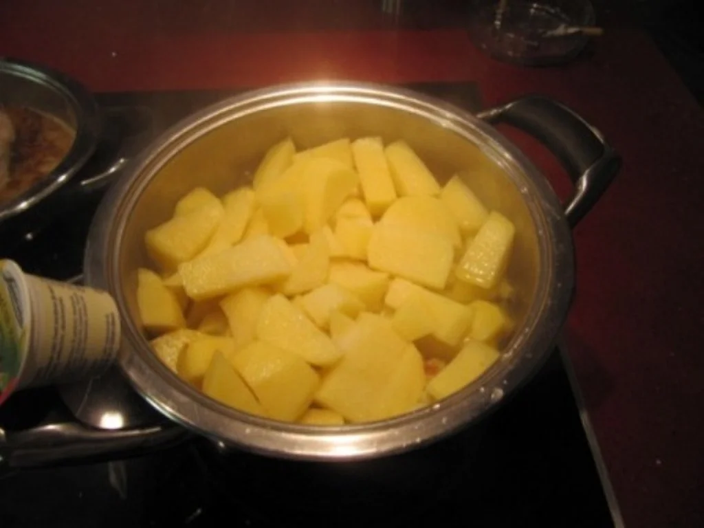 Hirschgulasch mit Kohlrabi und Kartoffelstampf à la Biggi - Rezept - Bild Nr. 3