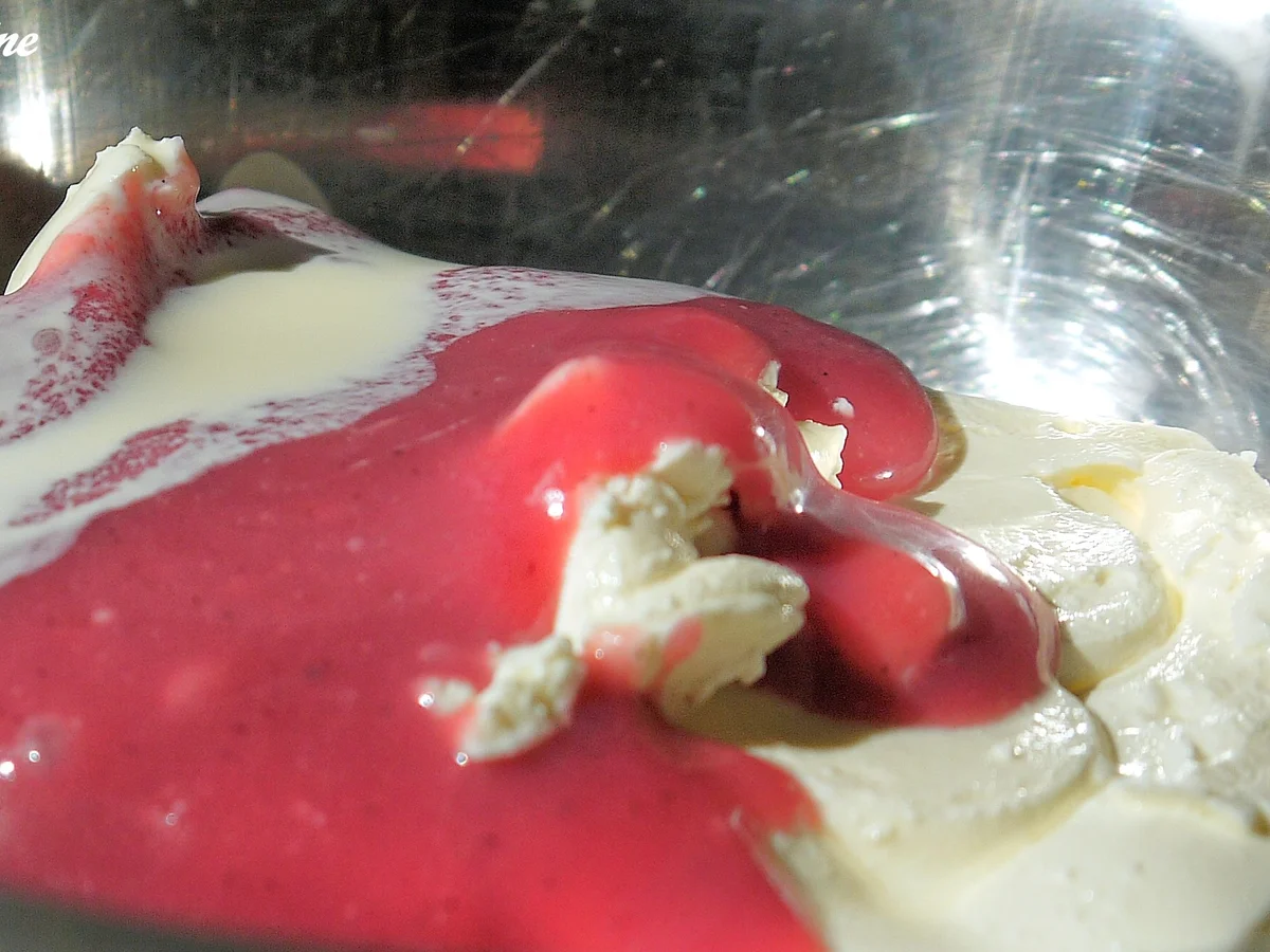 Eclairs mit Himbeer-Curd-Frischkäsefüllung - Rezept - Bild Nr. 4