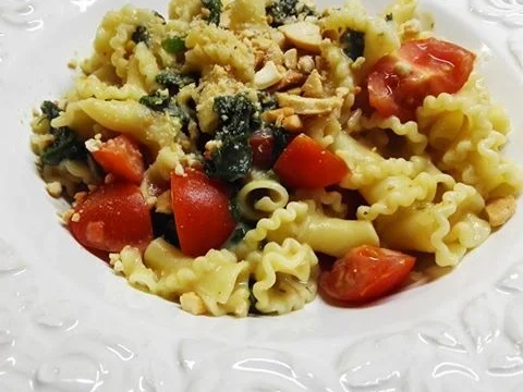 Pasta mit Erdnuss-Spinat-Sauce - Rezept