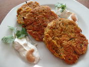Zucchini-Süßkartoffel-Puffer  mit Saure-Sahne-Koriander -Dip - Rezept