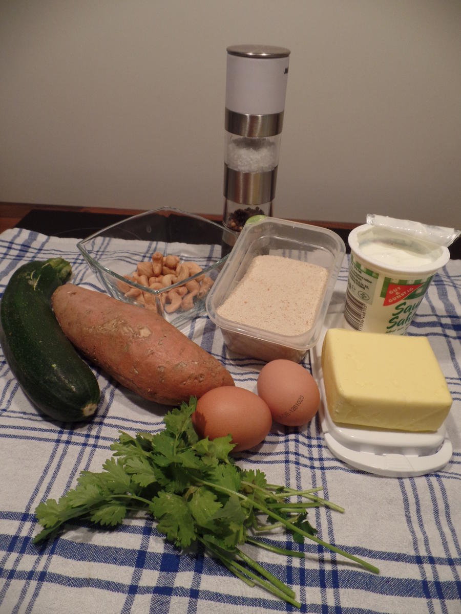 Zucchini-Süßkartoffel-Puffer  mit Saure-Sahne-Koriander -Dip - Rezept - Bild Nr. 2