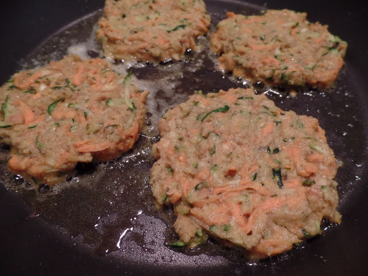 Zucchini-Süßkartoffel-Puffer  mit Saure-Sahne-Koriander -Dip - Rezept - Bild Nr. 8