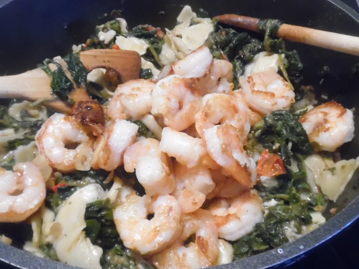 Gorgonzola-Spinat mit Garnelen und Farfalle - Rezept - Bild Nr. 2