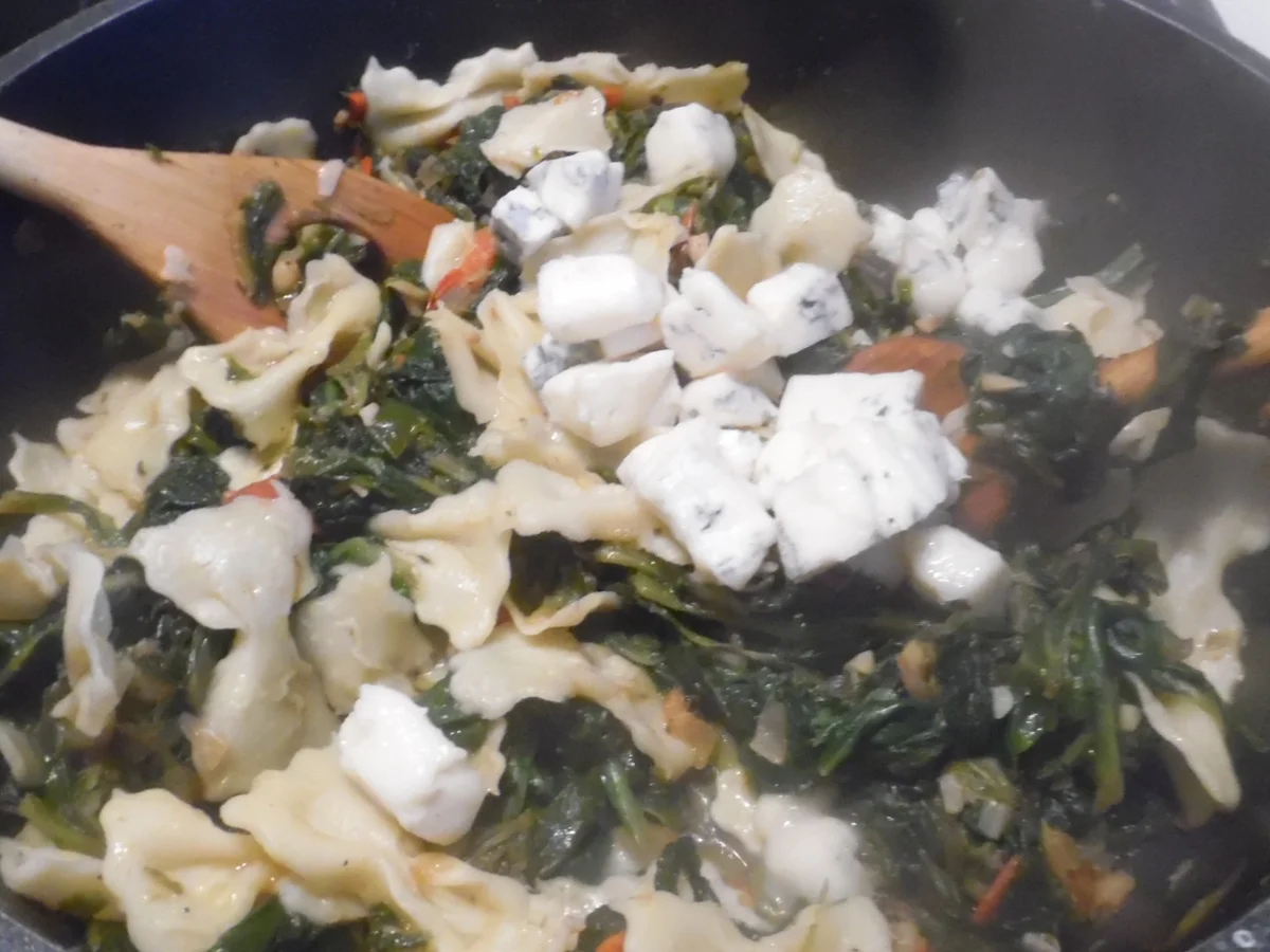 Gorgonzola-Spinat mit Garnelen und Farfalle - Rezept - Bild Nr. 3